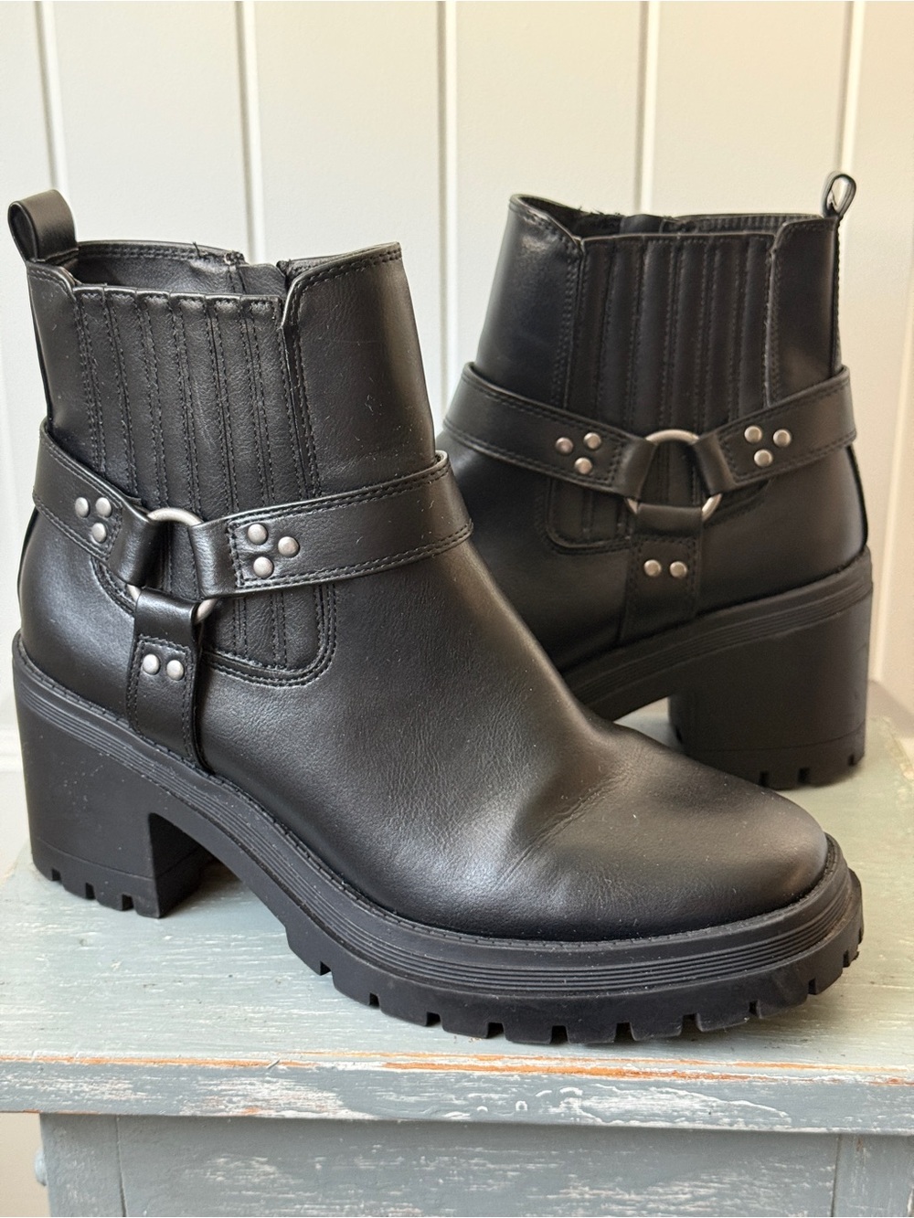 Sincerely Jules 'Dolphin' Black Chunky Lug Sole Harness Boots Size 8.5 M